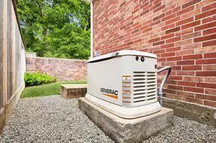 907 Enclave Lake Dr, Houston, TX 77077 - Photo 37