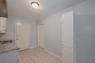 4906 Larkspur St, Houston, TX 77033 - Photo 5