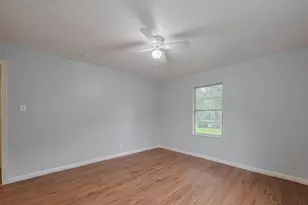 4906 Larkspur St, Houston, TX 77033 - Photo 7