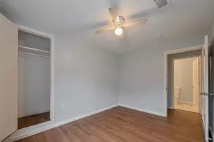 4906 Larkspur St, Houston, TX 77033 - Photo 9