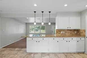 9613 Westview Dr, Houston, TX 77055 - Photo 11