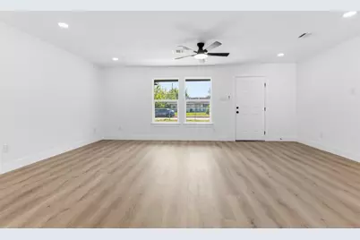 5711 Thrush Drive, Houston, TX 77033 - Photo 5