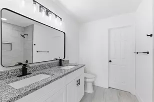 5711 Thrush Dr, Houston, TX 77033 - Photo 19