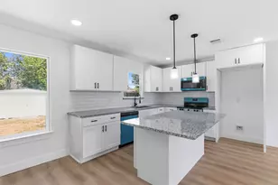 5711 Thrush Dr, Houston, TX 77033 - Photo 11