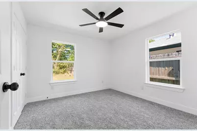 5711 Thrush Drive, Houston, TX 77033 - Photo 25