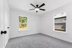 5711 Thrush Dr, Houston, TX 77033 - Photo 25