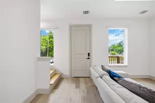 1907 Hailey St, Houston, TX 77026 - Photo 5