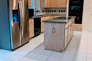 635 Avery Dr, Sugar Land, TX 77479 - Photo 13