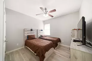 1060 Brigid Ct, Dickinson, TX 77539 - Photo 17