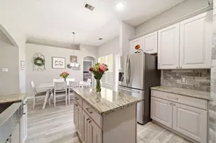 1060 Brigid Ct, Dickinson, TX 77539 - Photo 11