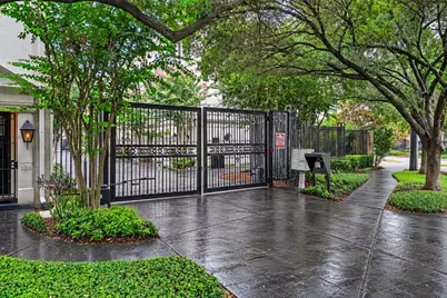 118 Oak Place Drive, Houston, TX 77006 - Photo 1