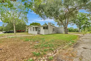 611 Sarah St, Edna, TX 77957 - Photo 5