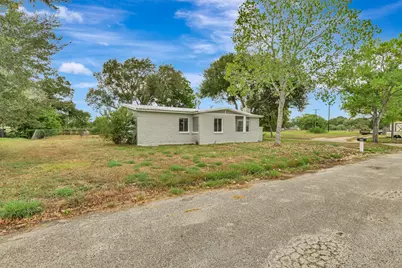611 Sarah Street, Edna, TX 77957 - Photo 3