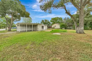 611 Sarah St, Edna, TX 77957 - Photo 37