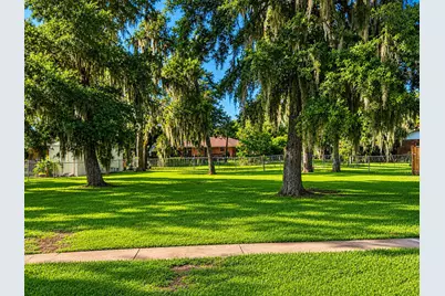 131 Daisy Street, Lake Jackson, TX 77566 - Photo 5
