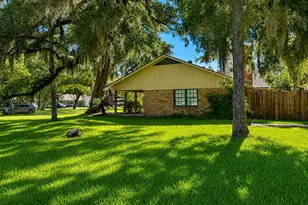 131 Daisy St, Lake Jackson, TX 77566 - Photo 5