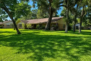 131 Daisy St, Lake Jackson, TX 77566 - Photo 1
