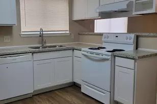 9915 Towne Brook Ln, Sugar Land, TX 77498 - Photo 11