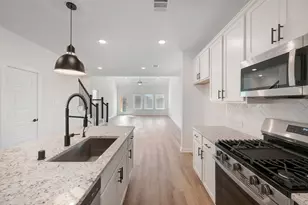 10204 Burton Path, Montgomery, TX 77316 - Photo 5