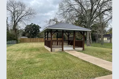 1018 S Booth Lane, Alvin, TX 77511 - Photo 15