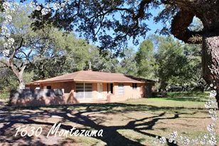 1630 Montezuma St, Columbus, TX 78934 - Photo 1