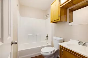 9506 E Avenue I, Houston, TX 77012 - Photo 17
