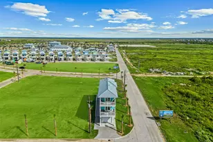 719 Seaside Dr, Crystal Beach, TX 77650 - Photo 3