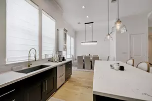 10923 Grove Tree Ln, Houston, TX 77043 - Photo 15