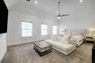 10923 Grove Tree Ln, Houston, TX 77043 - Photo 23