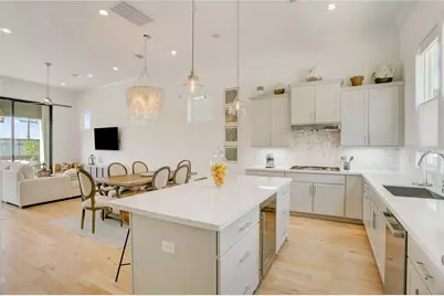 3317 W 11th Street, Houston, TX 77008 - Photo 13