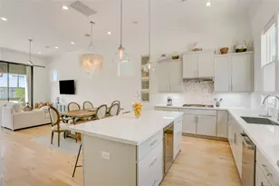 3317 W 11th St, Houston, TX 77008 - Photo 13