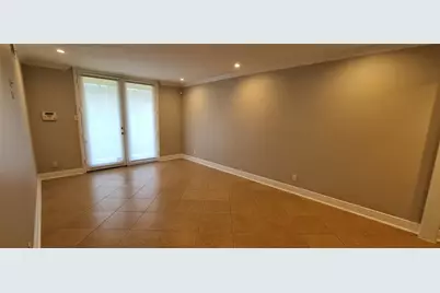 3300 Yorktown Street #19, Houston, TX 77056 - Photo 3