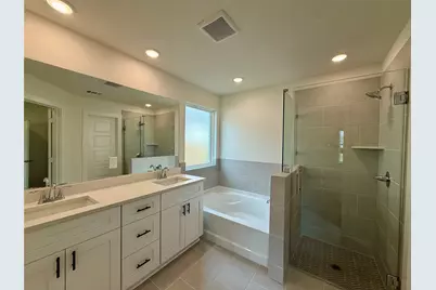 3218 Emerald Hills Drive, Angleton, TX 77515 - Photo 7