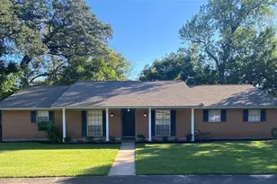 102 Mulberry St, Lake Jackson, TX 77566 - Photo 1