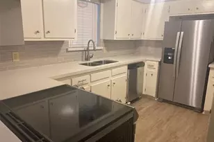 102 Mulberry St, Lake Jackson, TX 77566 - Photo 3