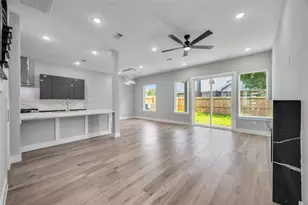 4923 Golden Forest St, Houston, TX 77091 - Photo 11