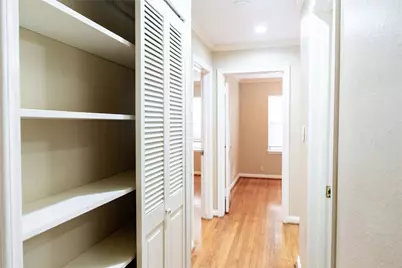 5564 Aspen Street, Bellaire, TX 77401 - Photo 3