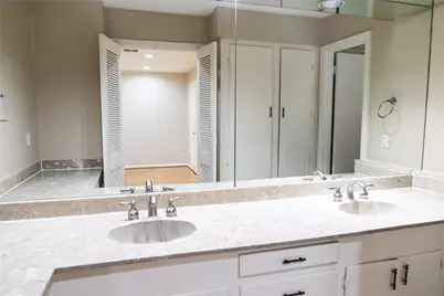 5564 Aspen Street, Bellaire, TX 77401 - Photo 23