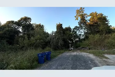 119 Thelma Ln, Texas City, TX 77493 - Photo 3