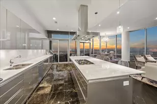 2727 Kirby Dr, Houston, TX 77098 - Photo 9