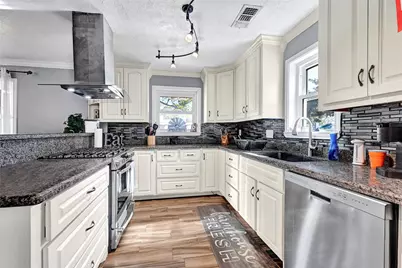 4902 Green Willow Lane, Dickinson, TX 77539 - Photo 13