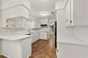 8 Flint St, Conroe, TX 77301 - Photo 5
