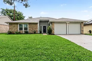 2431 Tall Ships Dr, Friendswood, TX 77546 - Photo 1