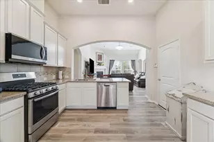 8302 Bay Oaks Dr, Baytown, TX 77523 - Photo 9