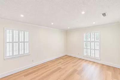 10610 Overbrook Lane, Houston, TX 77042 - Photo 11