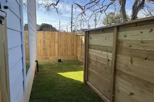 2424 Freeman St, Houston, TX 77009 - Photo 11