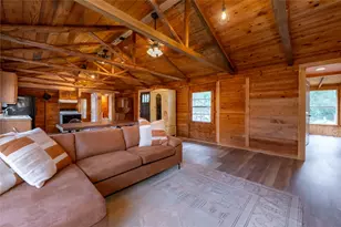 706 Crooked Creek Dr, Sheridan, TX 77475 - Photo 9