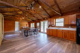 706 Crooked Creek Dr, Sheridan, TX 77475 - Photo 5