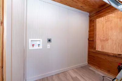 706 Crooked Creek Drive, Sheridan, TX 77475 - Photo 15