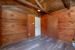 706 Crooked Creek Dr, Sheridan, TX 77475 - Photo 13